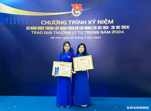 Giải thưởng Lý Tự Trọng năm 2024 vinh danh cô giáo Nguyễn Thị Phương Anh - Phó Bí thư Đoàn trường THPT Chuyên Nguyễn Trãi
